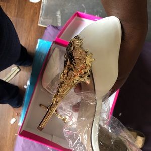 U love looking sexy here some beautiful shoes.